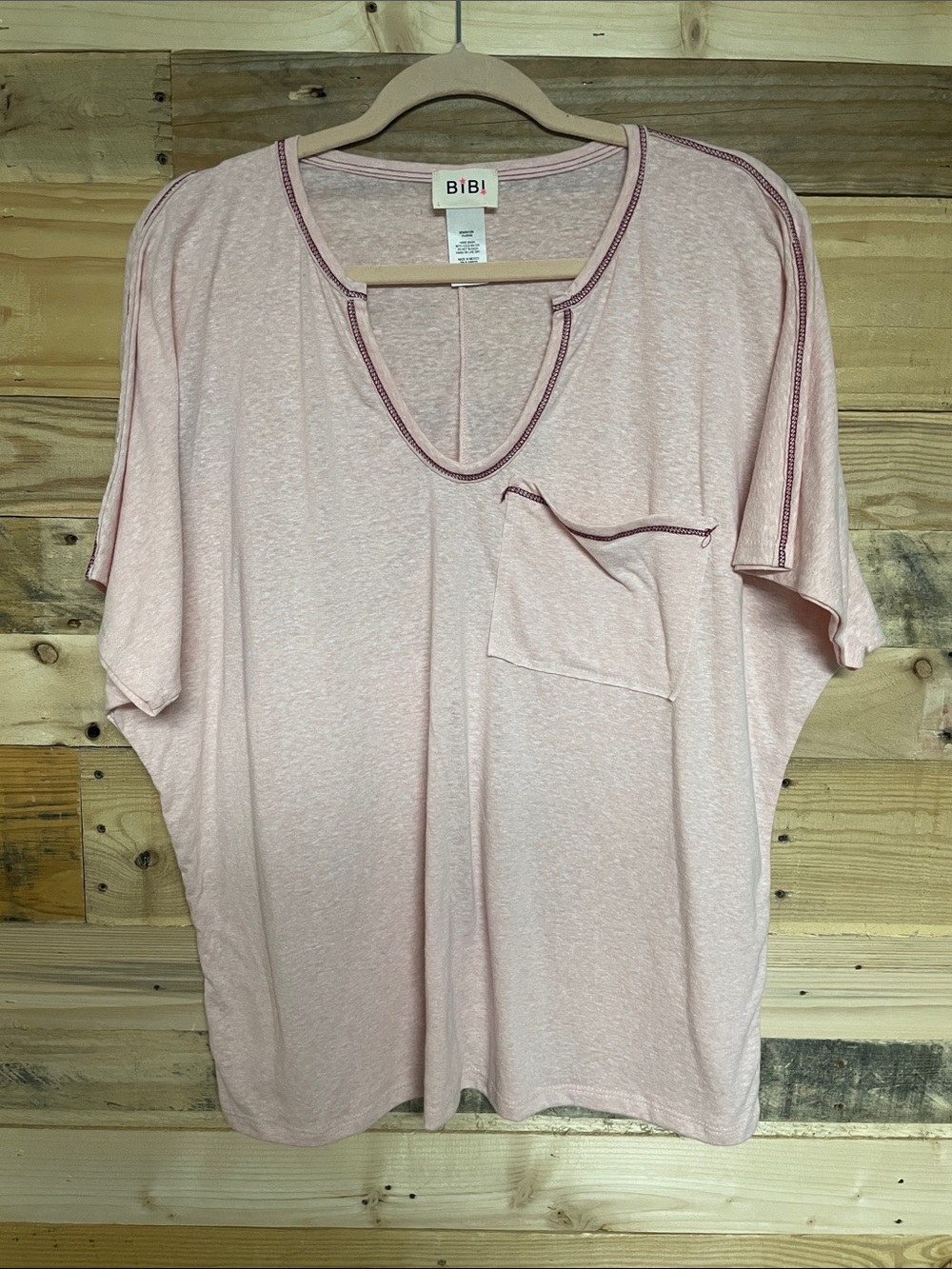 BiBi size Medium Light Pink Short Sleeve V-neck Lightweight T-shirt with Pocket